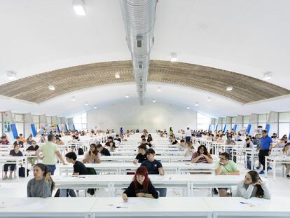 Bachilleres en las pruebas de acceso a la universidad 2023, en la Universidad Pablo de Olavide de Sevilla.