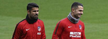 Diego Costa y Vitolo, durante un entrenamiento del Atl&eacute;tico.