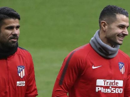 Diego Costa y Vitolo, durante un entrenamiento del Atl&eacute;tico.