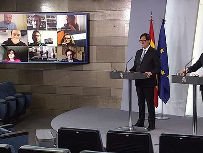 Health Minister Salvador Illa (l) and Interior Minister Fernando Grande-Marlaska at a press conference on the coronavirus outbreak.