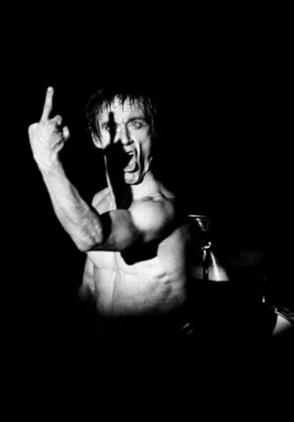 Iggy Pop fotografiado por Mats Bäcker en 1977 se expone en Mondo Galería.