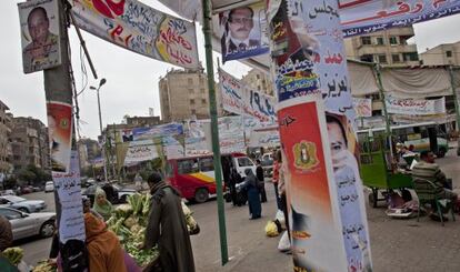 El Cairo está lleno de propaganda electoral. Los comicios comienzan el lunes y terminarán el próximo año