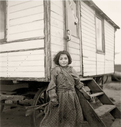 La niña Ursula Rose, en el campo de Marzahn, a las afueras de Berlín, tomada por la Unidad de Higiene Racial del nazismo en 1936.