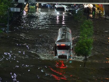 Inundações pelas chuvas torrenciais na Cidade do México.