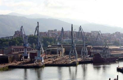 Vista de los astilleros de La Naval, en Sestao.