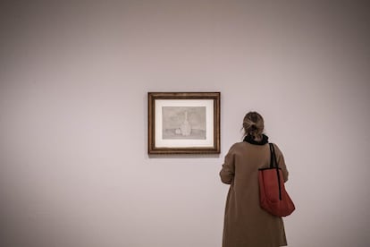 Con el paso de los años, la pintura de Morandi fue tendiendo a la sublimación, a una progresiva reducción de los temas y depuración técnica a la que contribuyeron las gradaciones tonales, casi inefables, y una pincelada suave que comenzó a desmaterializarse hacia 1950.