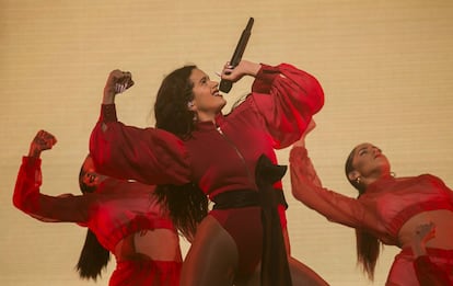 Rosalía actúa en el Palau Sant Jordi de Barcelona.