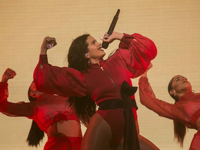 Rosalía actúa en el Palau Sant Jordi de Barcelona.