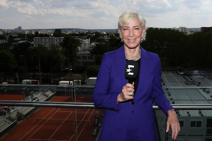 Evert posa en lo alto de la Philippe Chatrier de Roland Garros.
