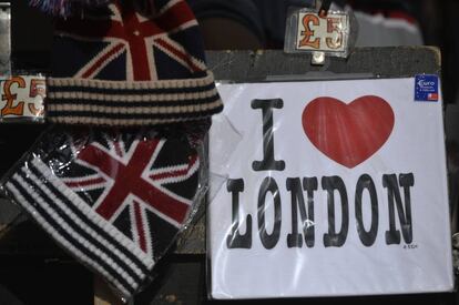 Souvenirs a la venta en Londres