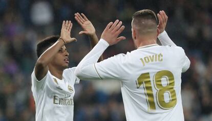 Rodrigo y Jovic celebran uno de los goles al Leganés