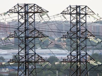 Torretas el&eacute;ctricas en el Corredor del Henares. 