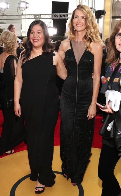 Laura Dern acudió junto a Monica Ramírez, cofundadora de la  Alianza Nacional de Campesinas, para proteger los derechos de las ganaderas y trabajadoras latinas.