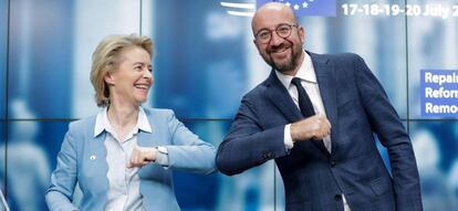 La presidenta de la Comisión Europea, Ursula von der Leyen, y el presidente del Consejo, Charles Michel.