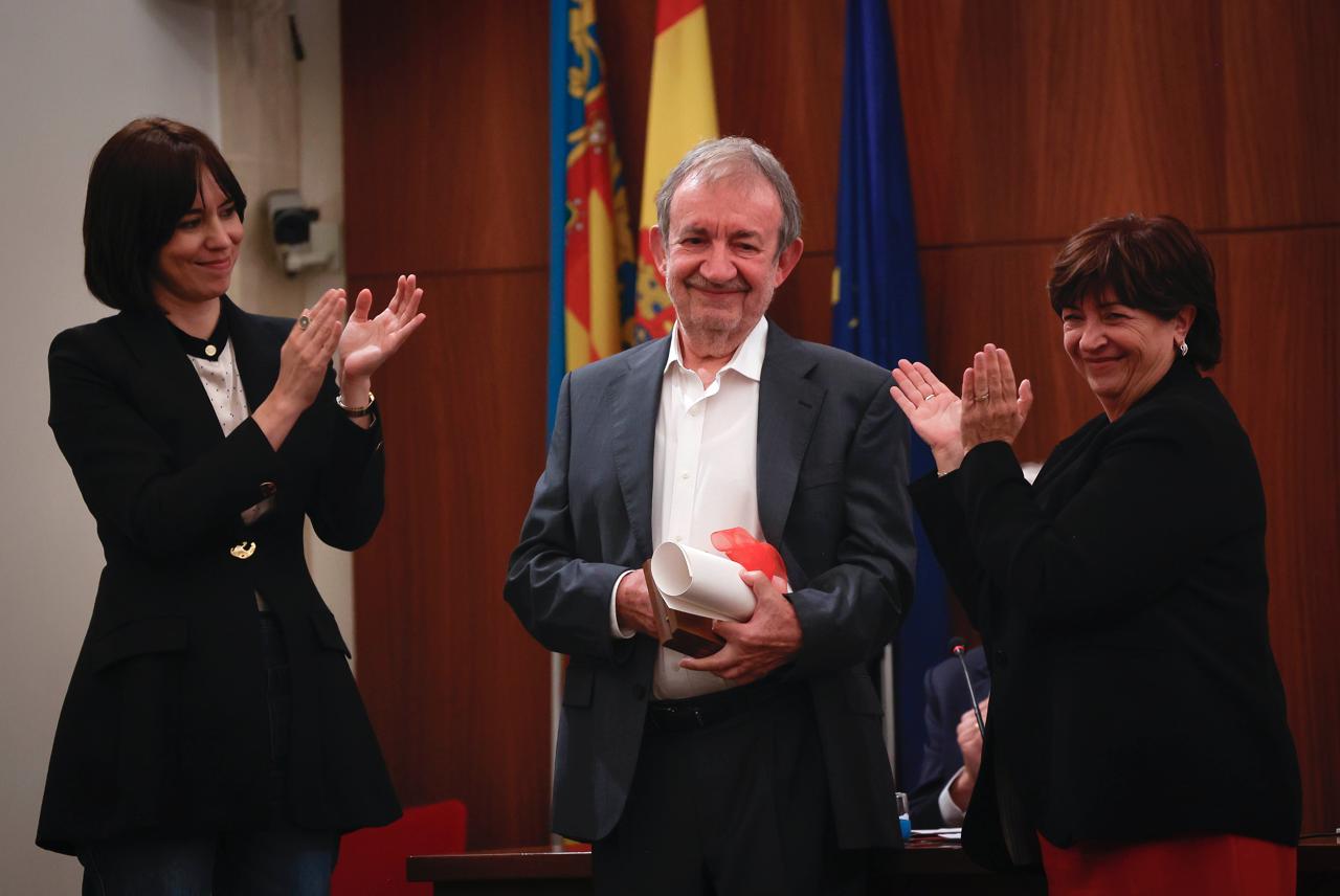 Vicent Pitarch, entre Diana Morant y Verònica Cantó.