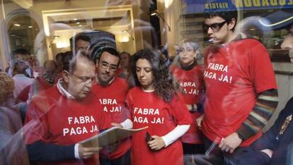Alcaldes socialistas durante el encierro en la sede del Consell en Castellón.