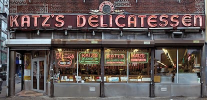 El restaurante de pastrami Katz’s Delicatessen, famoso por la escena del orgasmo fingido de Meg Ryan en Cuando Harry encontró a Sally, también llamó la atención de James y Karla Murray.