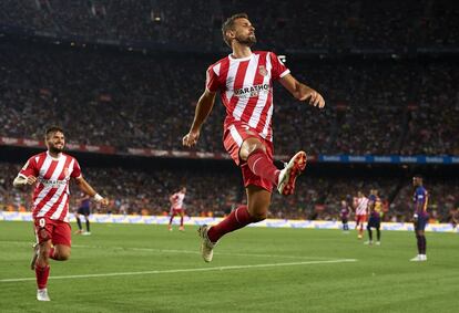 Cristhian Stuani celebra la consecución del segundo gol del Girona.