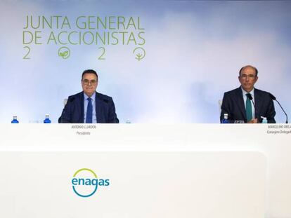 Rafael Piqueras, secretario del consejo de Enagás; Antonio Llardén, presidente y Mareclio Oreja, consejero delegado, hoy en la junta.