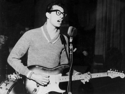 Buddy Holly, en una actuación a finales de los años cincuenta.