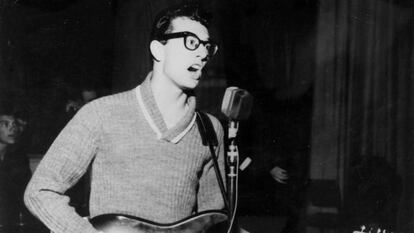 Buddy Holly, en una actuación a finales de los años cincuenta.