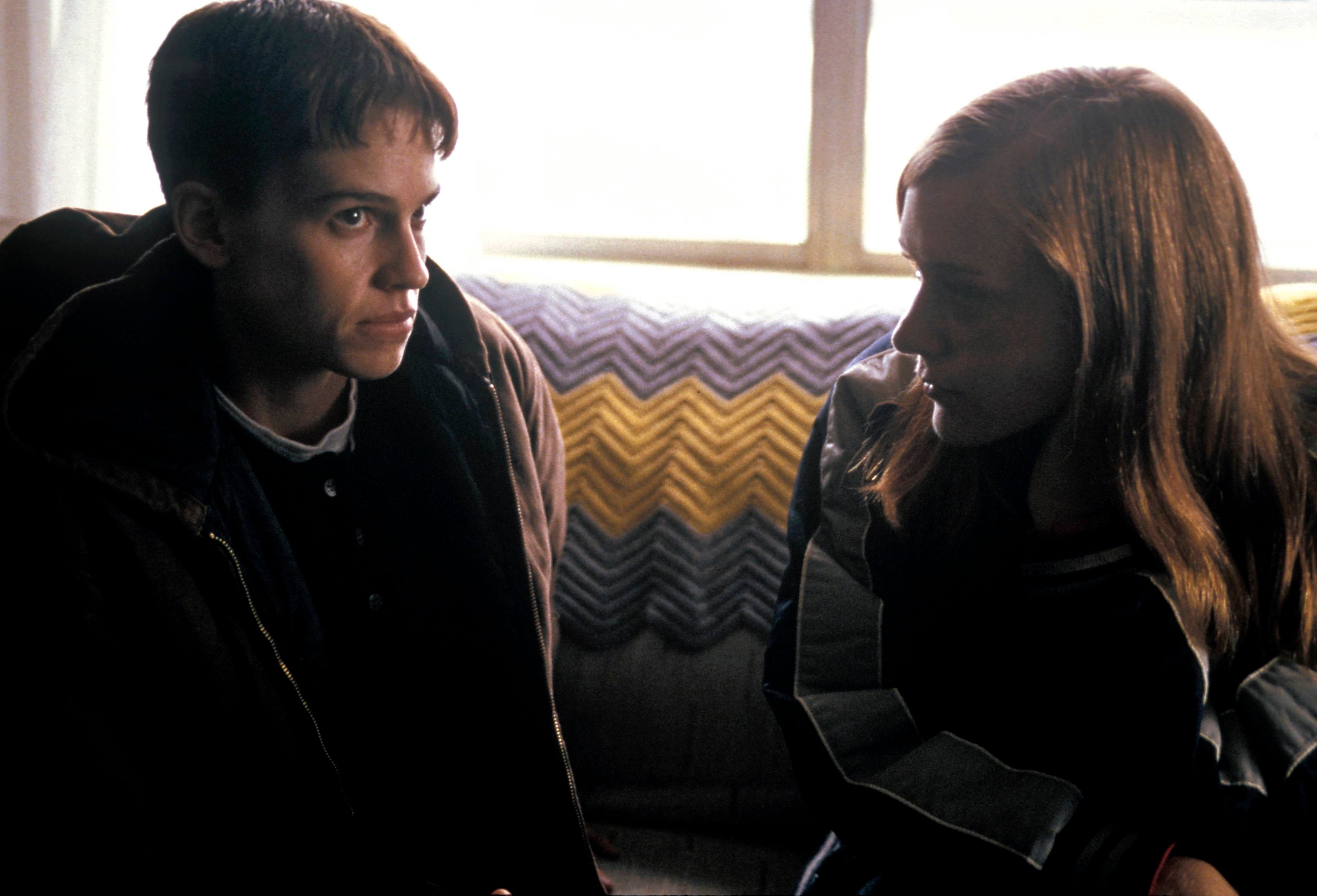 Hilary Swank, actriz: “No hay palabras para la atrocidad que les ocurre a las mujeres y las minorías con Trump” 2 Fotograma de Hilary Swank en la pelícual 'Boys Don't Cry', en 1999.