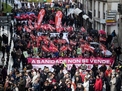 Manifestación en Santiago contra la reforma sanitaria de Feijóo.