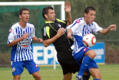 El Fabril disputa un partido en el campo de fútbol de Abegondo el mes pasado.