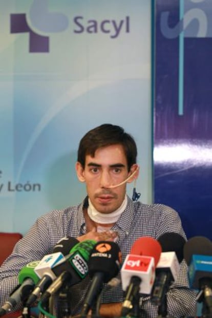 Jiménez Fortes durante la rueda de prensa al darle el alta hospitalaria.