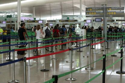 La zona de seguridad del aeropuerto de El Prat este martes