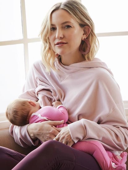 "Cuando estás trabajando pero el bebé tiene que comer", escribía la actriz Kate Hudson.