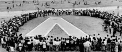 Concentración el 8 de julio de 1995 en la playa de la Concha de San Sebastián para pedir la liberación de Aldaya.