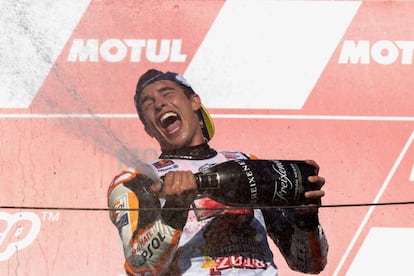 Marc Márquez celebra el título en Motegi.