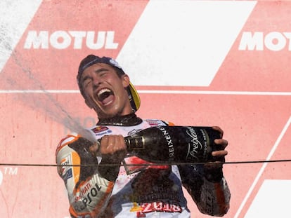 Marc Márquez celebra el título en Motegi.