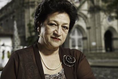 Vicky Hern&aacute;ndez, en 2011, en una foto promocional de la novela &#039;La bruja&#039;.