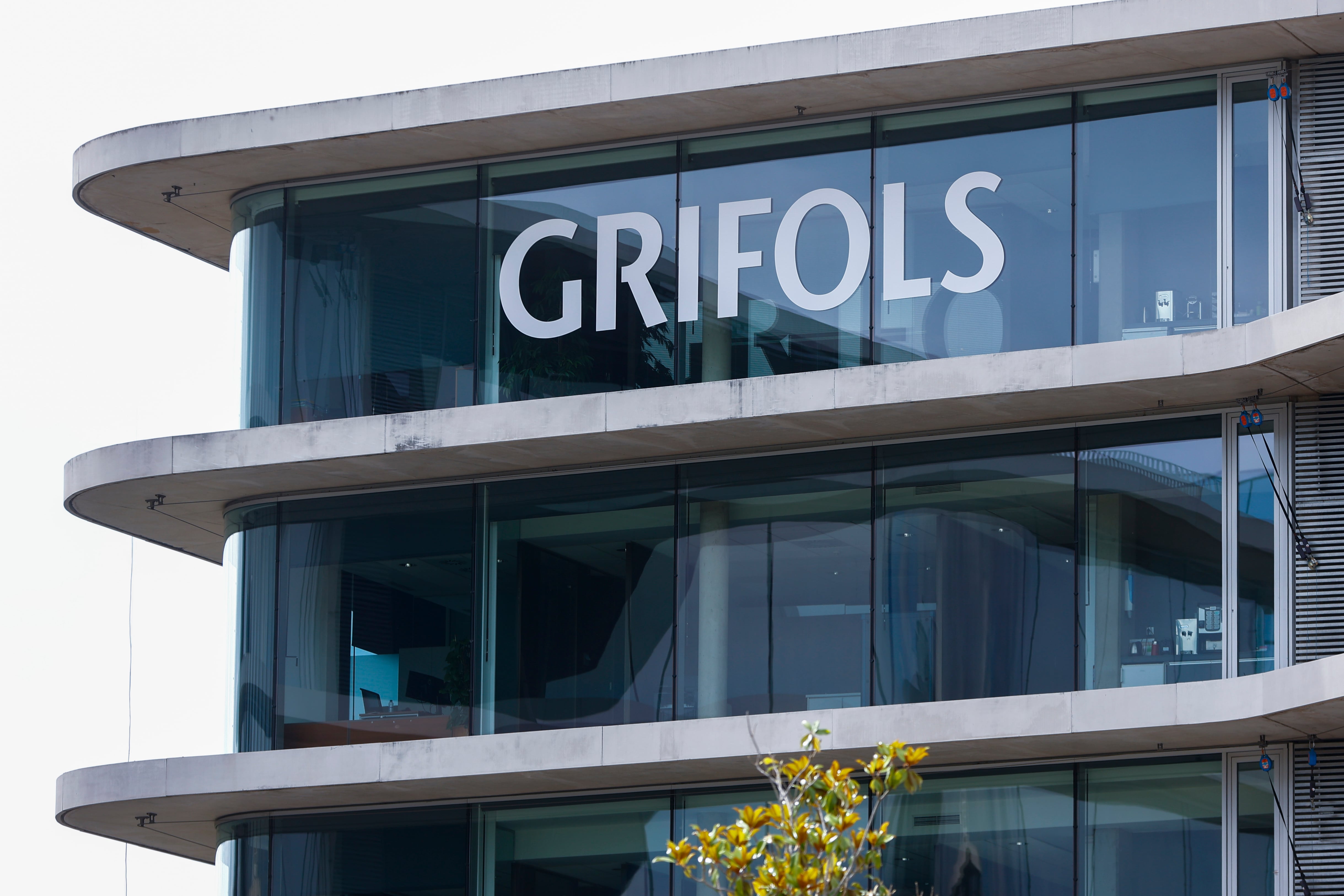 Grifols cae hasta un 5% en Bolsa ante un posible retraso de la opa de Brookfield