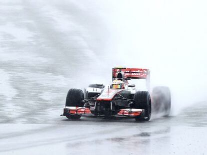 Hamilton, durante la tercera sesión de entrenamientos libres en Silverstone.