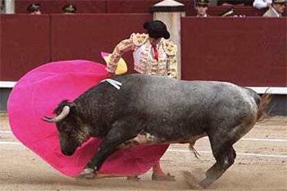 Sergio Aguilar, que tomó la alternativa, ayer en Las Ventas.