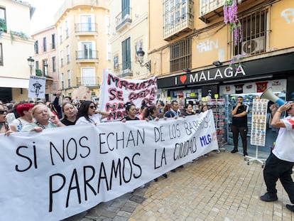 Miles de personas participan en la manifestación 'Si nos echan de los barrios, paramos la ciudad', para denunciar los precios abusivos de la vivienda y el modelo turístico de Málaga, en noviembre.