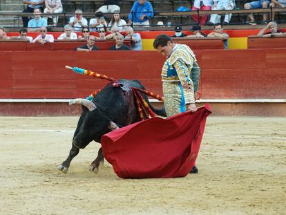 Ginés Marín, en un muletazo al tercer toro de la tarde.