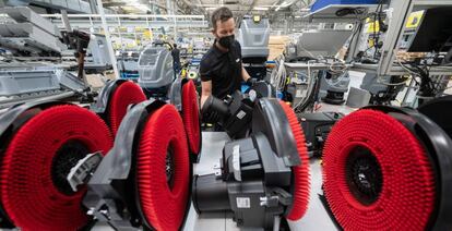 Trabajador de la fábrica Kärcher, en Alemania. 