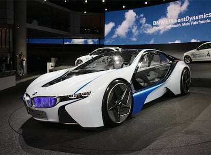 El prototipo Vision evoluciona el frontal de BMW. Motor 1.5 diésel y dos eléctricos (356 CV). Gasta 3,7 litros.