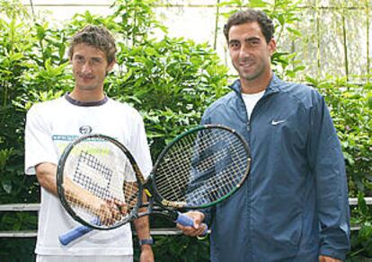 Ferrero y Costa cruzan sus raquetas recordando que son dos de los <b></b><i>mosqueteros</i> <b>del tenis español.</b>