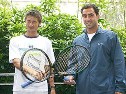 Ferrero y Costa cruzan sus raquetas recordando que son dos de los <b></b><i>mosqueteros</i> <b>del tenis español.</b>