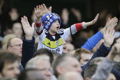 Un joven seguidor del Chelsea.