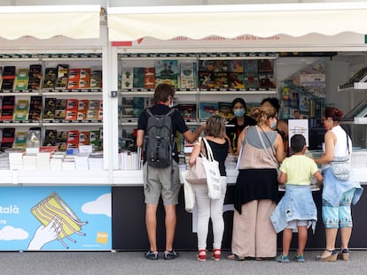 Aspecto de la 39 Setmana del Llibre en Català, el pasado viernes, en el Moll de la Fusta de Barcelona.