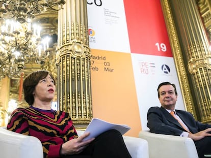 La codirectora de Arco Maribel López y el Director General de IFEMA, Eduardo López-Puertas, este lunes en la Casa de América, en Madrid. 