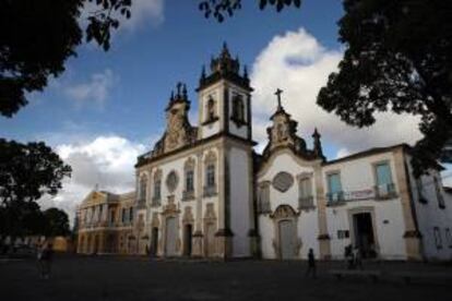 Fotografía del 17 de marzo de 2014 del Conjunto Carmelita con las iglesias de Santa Thereza (d), Nossa Senhora do Carmo (c) y Palácio do Bispo (i) a su lado, en la ciudad de Joao Pessoa (Brasil), una de las capitales del nordeste brasileño. EFE/Archivo