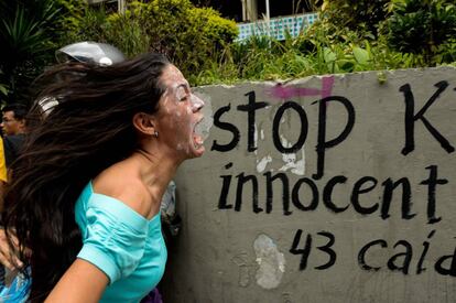 Una manifestante, durante una protesta contra el gobierno de Nicolás Maduro, en Caracas, Venezuela.