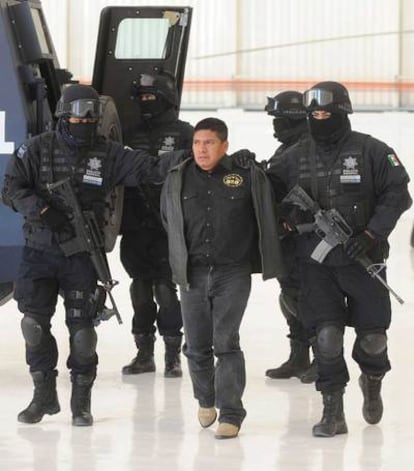 La Policía Federal mexicana muestra hoy en Ciudad de México a Flavio Méndez Santiago, alias 'El Amarillo', presunto líder y fundador de Los Zetas